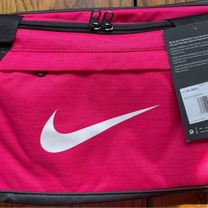 Nike XS Brasilia Training Duffel Bag in RUSH PINK